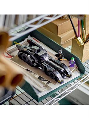 LEGO 76224 BATMOBILE : BATMAN VS JOKER